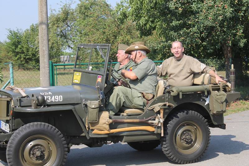 Deváté setkání příznivců US Army v Drahňovicích. 