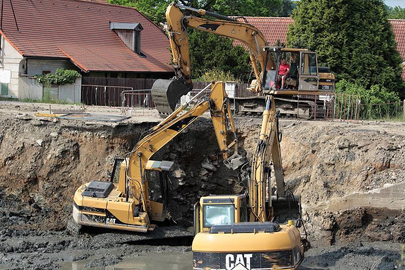 Pivovarský rybník v Louňovicích pod Blaníkem.