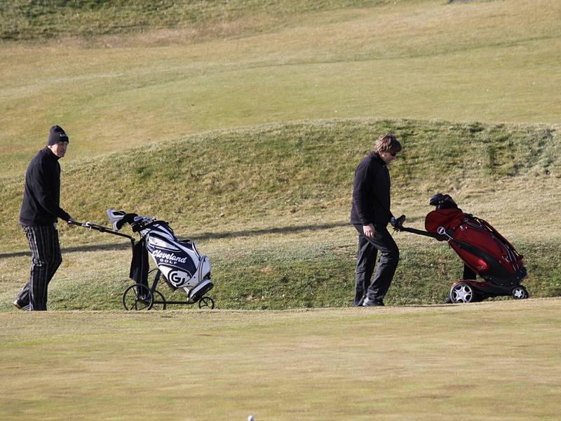 Zatímco jedni nazuli na nohy lyže, druzí se vydali na golfové hřiště.