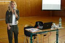 Gabriela Hošková z pražského IKEMu zaujala žáky Obchodní akademie ve Vlašimi informacemi o dárcovství kostní dřeně.