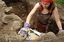 Mladí archeologové jsou ve svém živlu