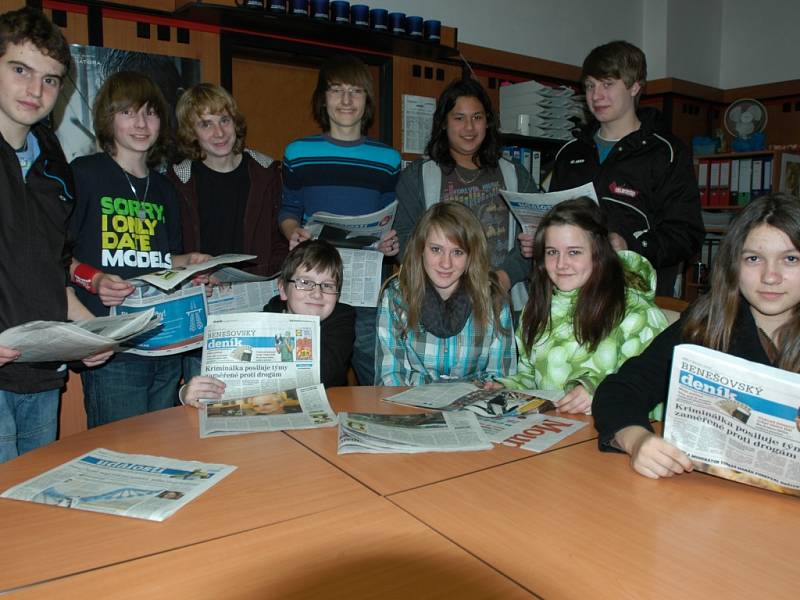 Žáci osmých tříd ZŠ Jiráskova Benešov při návštěvě redakce Benešovského deníku.