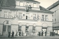 Benešovská radnice na Masarykově náměstí v roce 1957.
