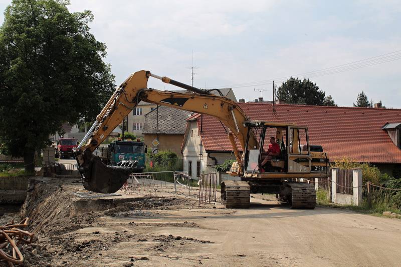 Pivovarský rybník v Louňovicích pod Blaníkem.