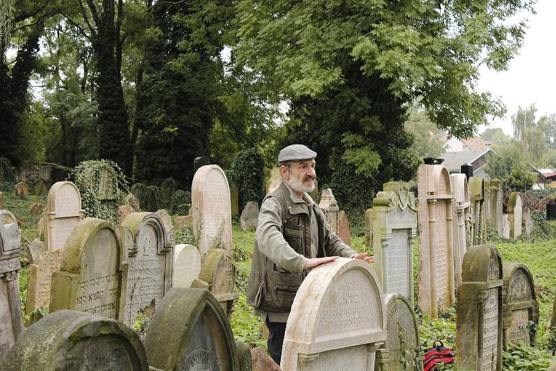 V Přistoupimi odhalili pamětní desku obětem holocaustu