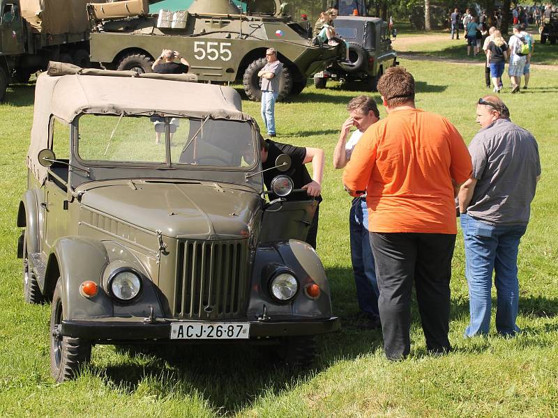 Vojenské technické muzeum se opět po roce velkolepě otevřelo veřejnosti. Dvacátou druhou sezonu zahájil průlet letounů i ukázka bitvy u Zborova.