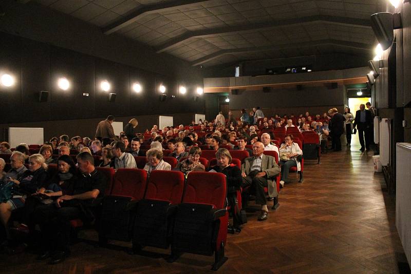 Projekce filmu Červená v benešovském kině 7. září.