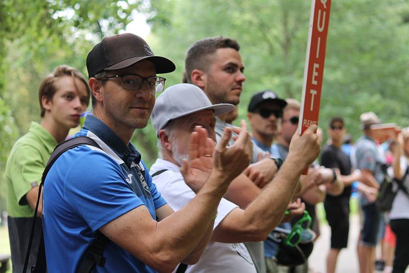 Mezinárodní turnaj v discgolfu probíhá v těchto dnech na Konopišti.