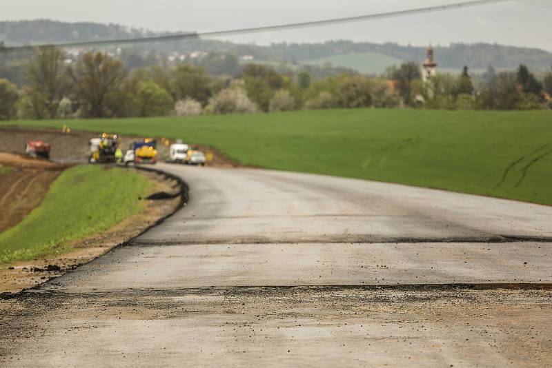 Z výstavby obchvatu Olbramovic, přeložky silnice I/3.