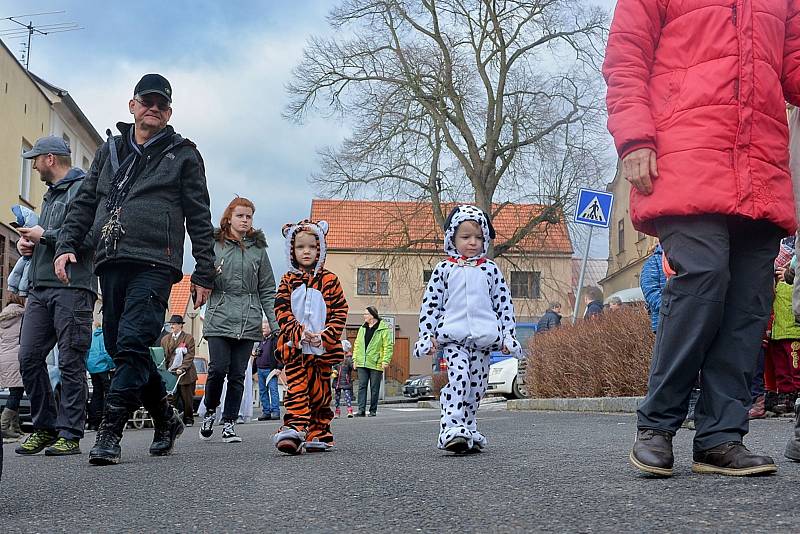 Masopust v Pyšelích se neobešel bez spousty masek.