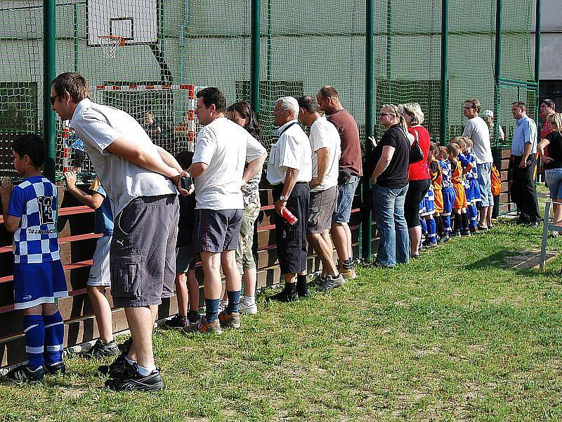 Otevření sportovního a dětského hřiště v Lešanech.