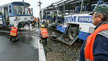 Ke srážce vlaku s autobusem došlo u Struhařova na Benešovsku v neděli 14. června.