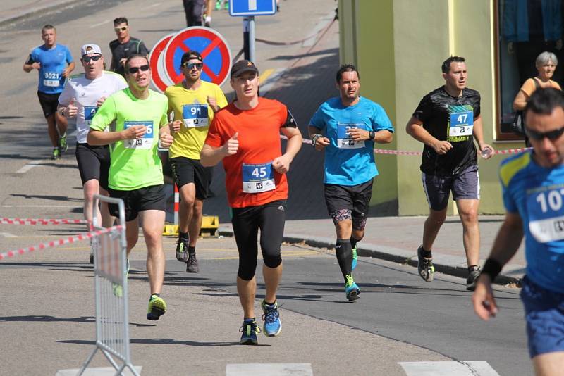 vyvrcholení Benešovského běžeckého festivalu, Benešovská desítka.