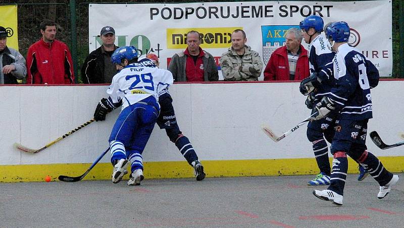 Třetí čtvrtfinálový zápas extraligy hokejbalu Vlašim - Alpiq Kladno 1:2.