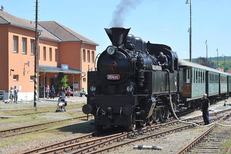 Lokomotivy potěšili ve Vlašimi milovníky vlaků. Zájemci si je prohlédli zvenku i zevnitř.