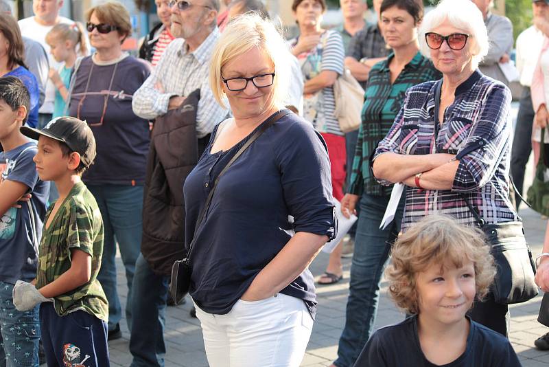 Milion chvilek pro demokracii na benešovském Masarykově náměstí 21. srpna 2019.