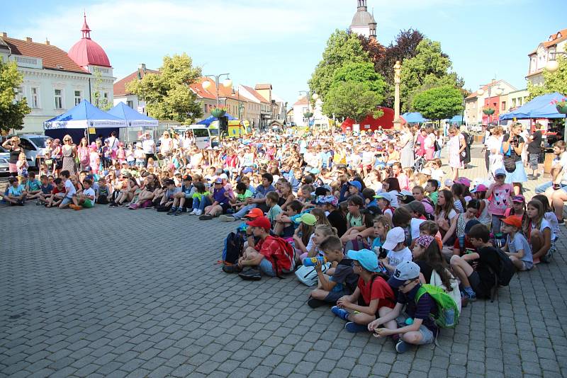 Den záchranářů na Masarykově náměstí v Říčanech.