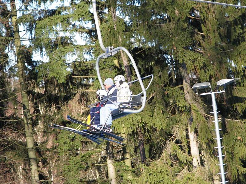 Víkedový zájem lyžařů sjezdovka na Monínci a lanovka i vleky s velkou rezervou pokryly.