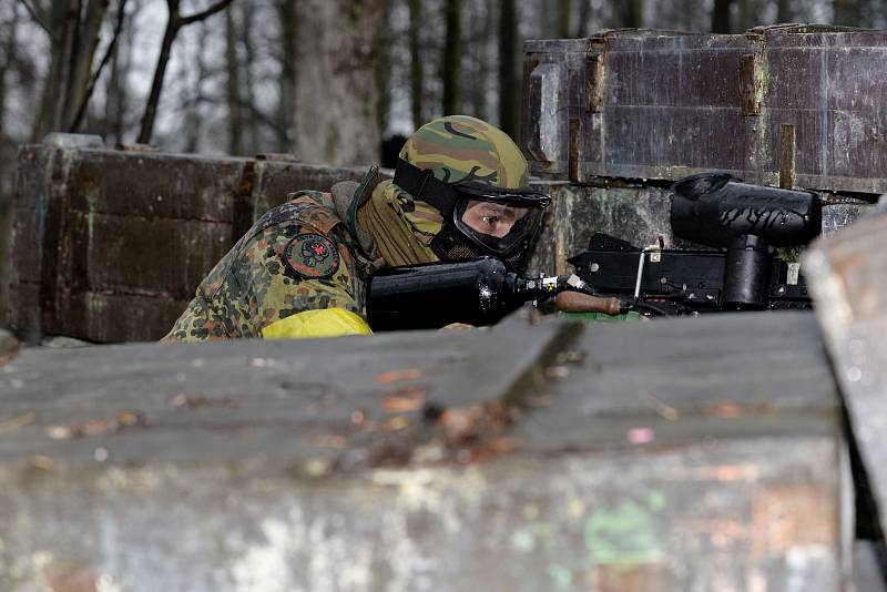 Ze druhého dílu paintballové bitvy Stalingrad v Benešově na vrchu Kavčák.