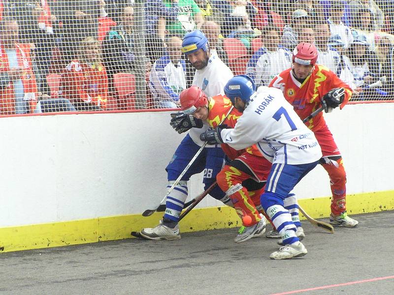 Finále extraligy hokejbalu Vlašim - Hradec Králové. 