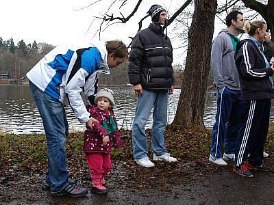 Novoroční běh okolo konopišťského rybníka má už mnohaletou tradici.