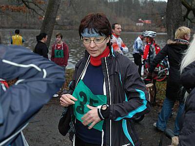 Novoroční běh okolo konopišťského rybníka má už mnohaletou tradici.