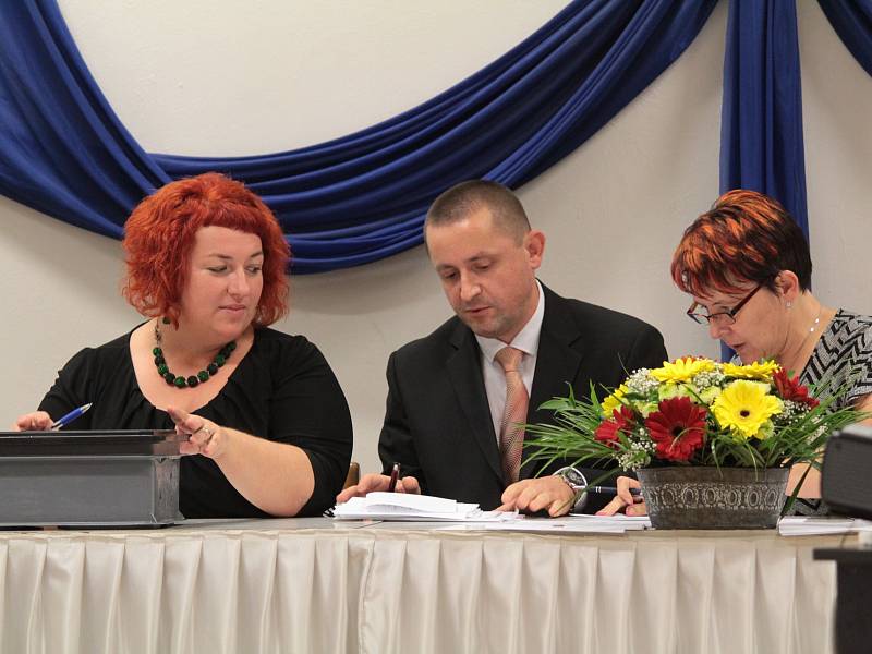 Ustavující zasedání nového zastupitelstva Bystřice se protáhlo v úterý 30. října až k půlnoci.
