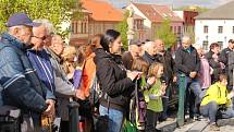 Pamětní plaketa zdobí od úterý 9. května rodný dům významného českého letce a armádního plukovníka Josefa Příhody.