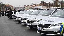 Z předání nových policejních vozů Škoda Octavia Combi.