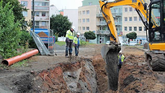 Výstavba ulice v prostoru někdejších Pražských kasáren.