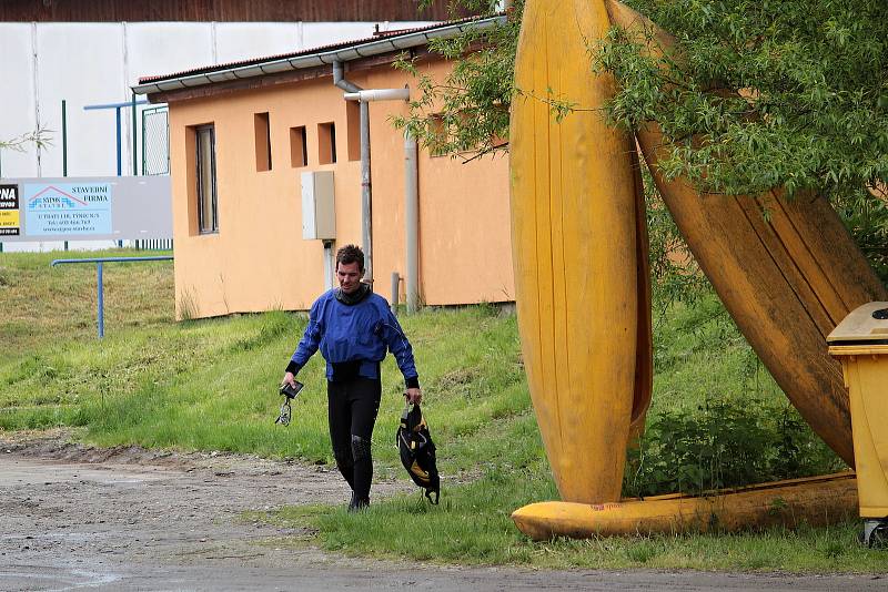 Vodáci si v neděli 23. května nenechali ujít příležitost pro své hobby. Ideální výšku hladiny využili k plavbě z Týnce nad Sázavou do Pikovic.