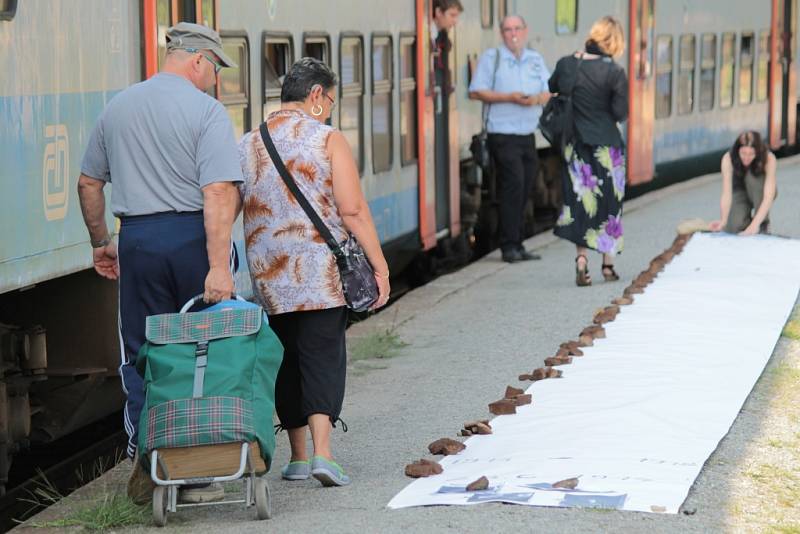 Sympozium umělců z Česka a Německa mělo vyvrcholení při open air výstavě v Poříčí nad Sázavou. 