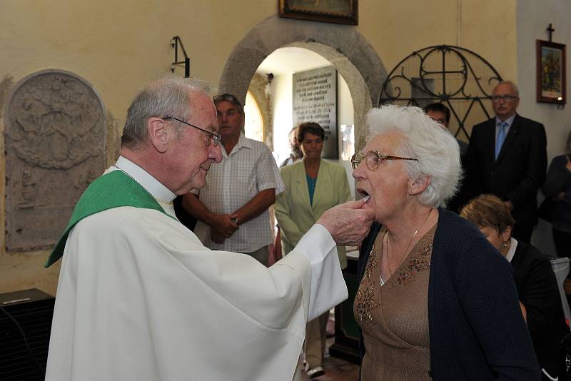 Momentky z připomínky 800. výročí kostela sv. Jakuba a Filipa na Chvojně.