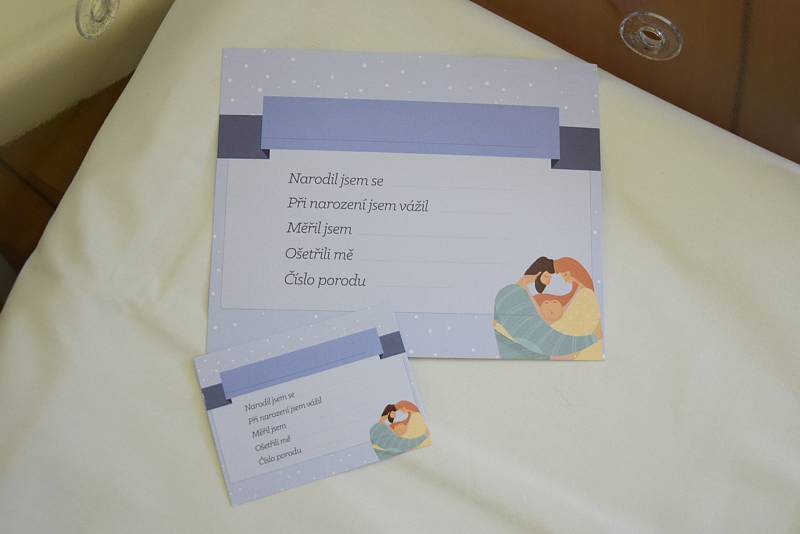 Kartičky novorozenců v benešovské porodnici už neobsahují odkazy na výrobky jedné společnosti.
