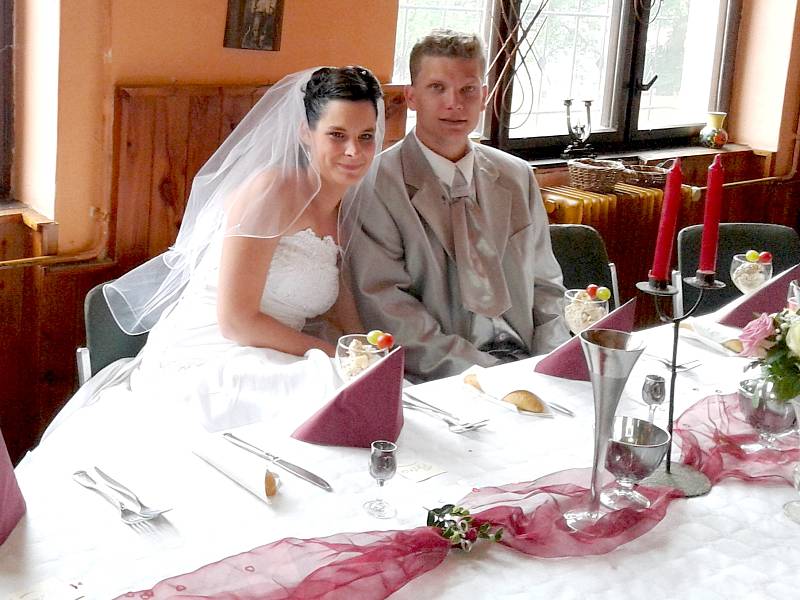 Vstup do manželství oslavili Lukáš a Petra Kazdovi z Teplýšovic hostinou v tamní restauraci.