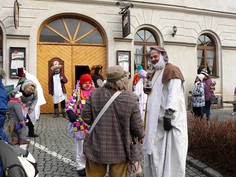 Masopust zahájili také v Pyšelích, a to tradičním průvodem masek.