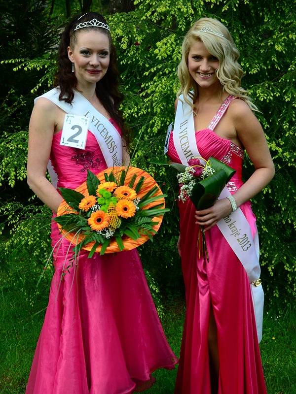 Z šatny a zákulisí volby Miss hasička Středočeského kraje 2013 na Konopišti.