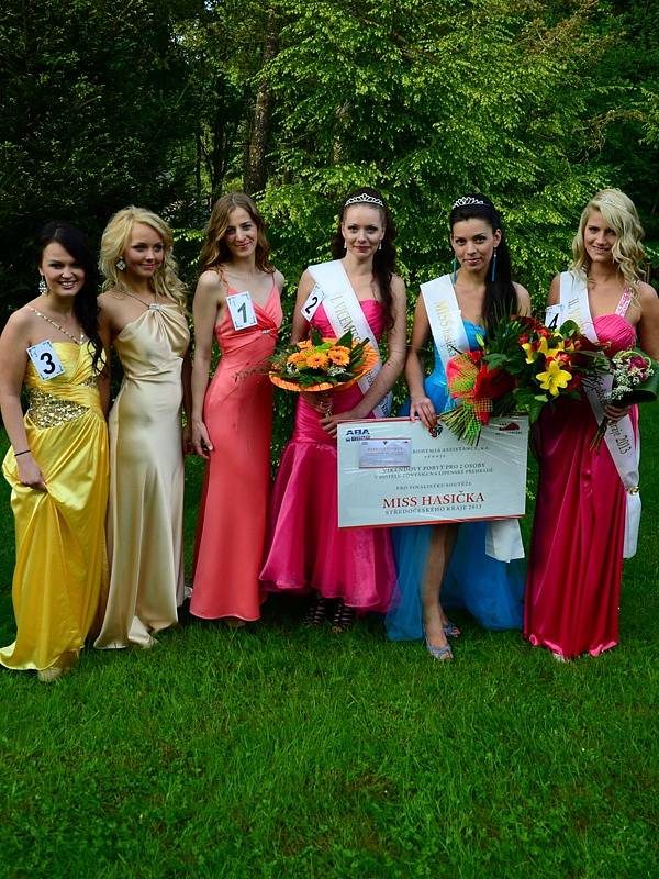 Z šatny a zákulisí volby Miss hasička Středočeského kraje 2013 na Konopišti.