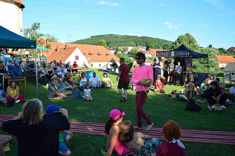 Z reggae festivalu na louňovickém zámku.