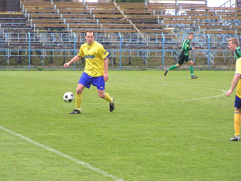 Fotbalový zápas divize SK Benešov - 1. FK Příbram B 2:0.