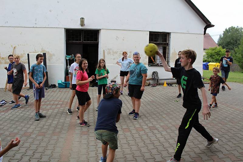 Z pobytového tábora DDM Benešov v Turistické základně Jablonná nad Vltavou.