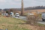 Nehoda autobusu a takzvaného klaďáku na křižovatce na Červených Vršcích v Benešově.