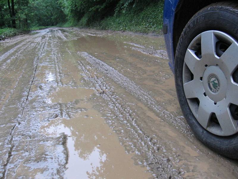 Neveklovsko - silnice mezi Oušticemi a Soběšovicemi ve středu 27. května v 8 hodin ráno