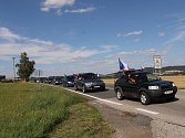 Protest proti Andreji Babišovi v době jeho svatby na Čapím hnízdě.