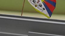 Především na radnicích, ale také na školách či kostelech zavlála vlajka svobodného Tibetu.