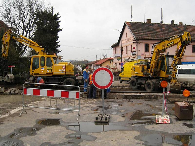 Úplná uzavírka, řidiči musí využít objížďky