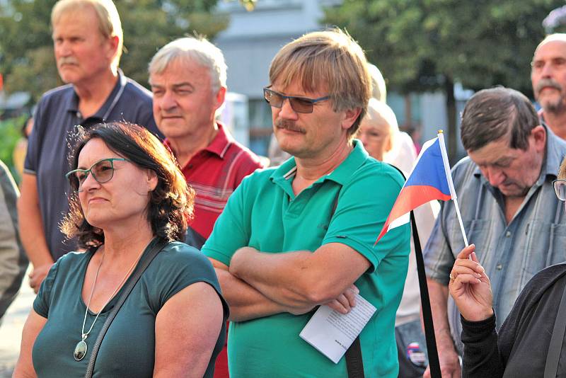 Milion chvilek pro demokracii na benešovském Masarykově náměstí 21. srpna 2019.