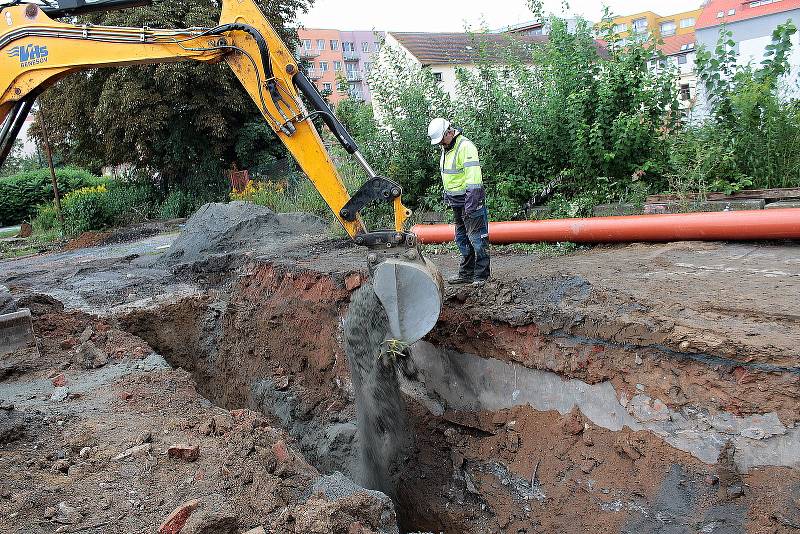 Výstavba ulice v prostoru někdejších Pražských kasáren.