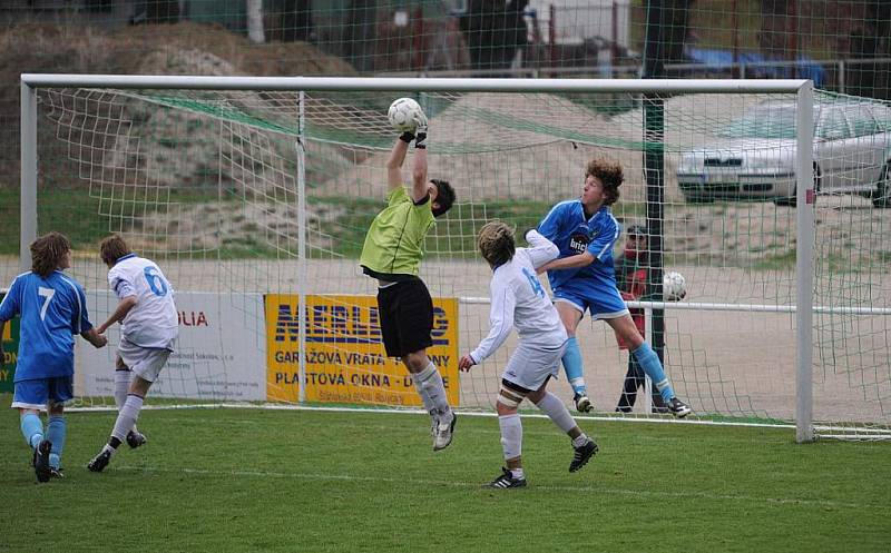 Fotbalový zápas divizních mladších dorostenců Rokycany - Benešov 1:2.