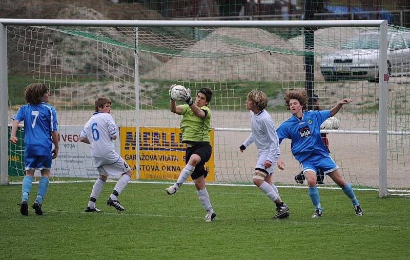 Fotbalový zápas divizních mladších dorostenců Rokycany - Benešov 1:2.